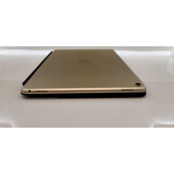Apple iPad Pro 9.7 A1673 128gb in Gold Excellent Condition w/ Apple Keyboard - Picture 6 of 8